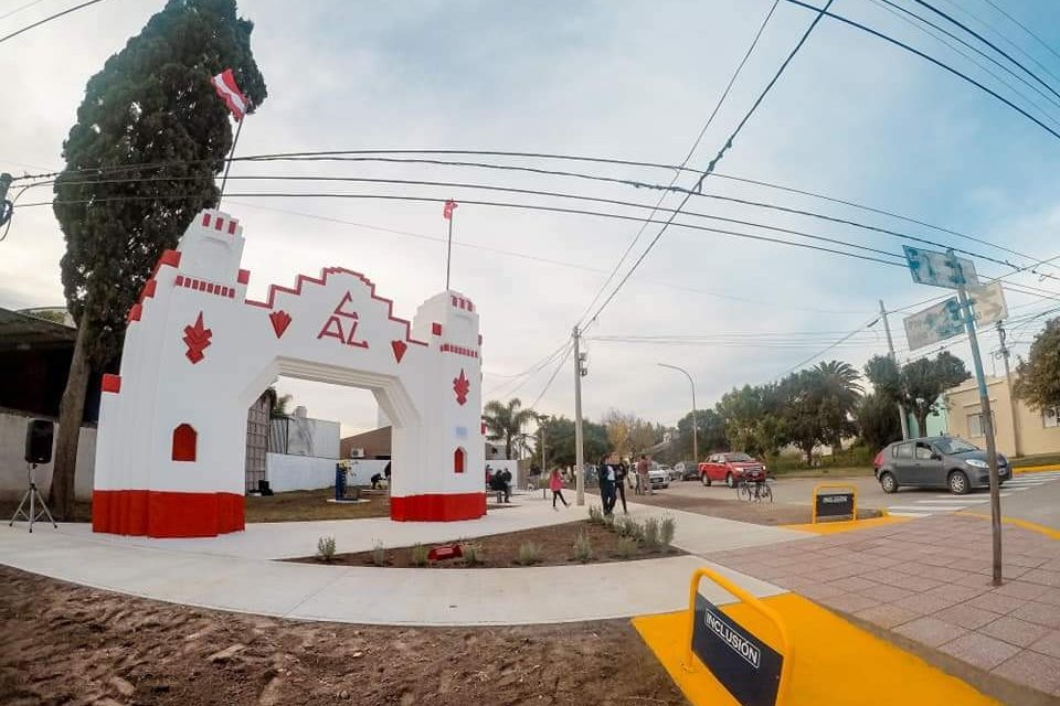 Canals: Se inauguró la Plazoleta del Arco de Libertad