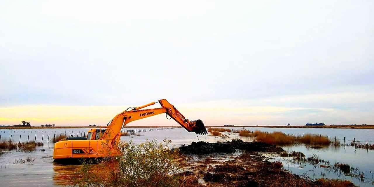 Canals: La provincia inició obra de alteo del camino que permite el ingreso a «La Helvecia»