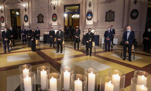 Fernández encabezó un homenaje a los fallecidos por Covid-19 en el país