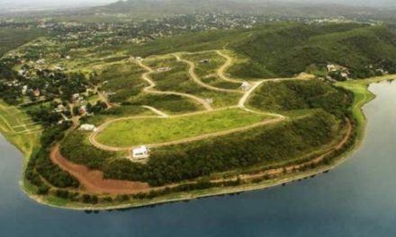 Villa del Dique: denuncian que una empresa cordobesa se apropió de un camino y avanza sobre el lago
