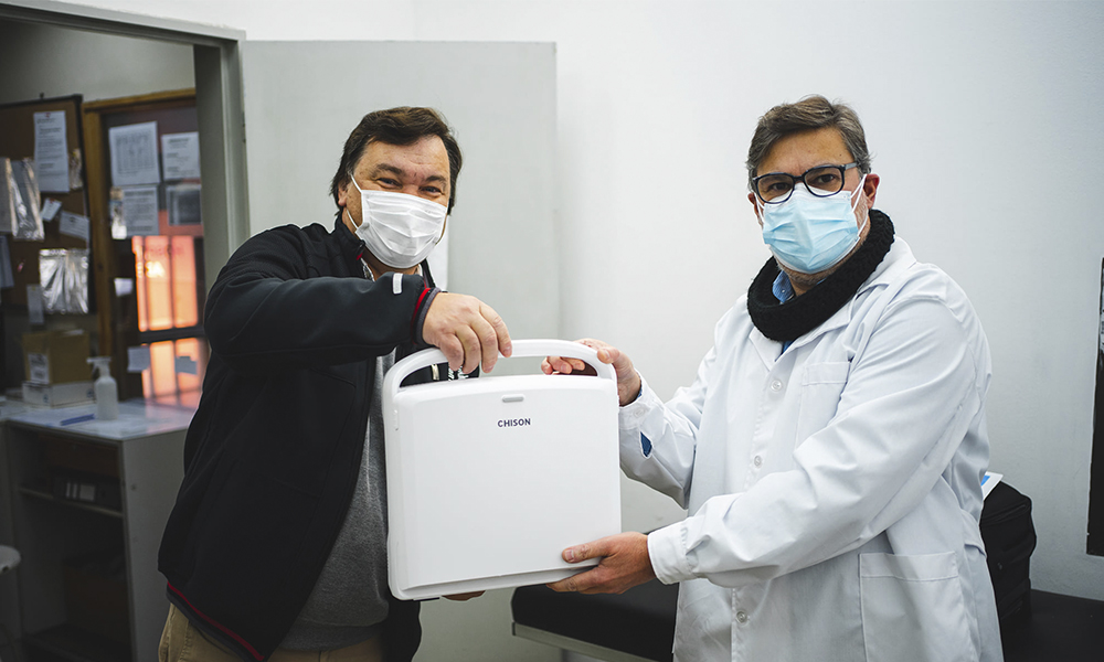 Bulnes y Adelia María recibieron equipamiento sanitario