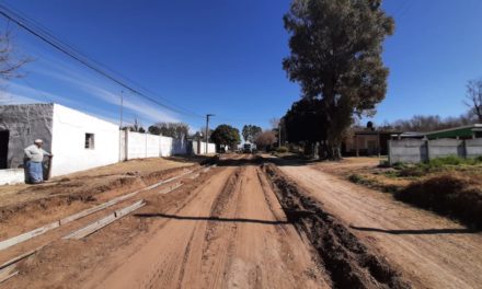 Alcira Gigena: comenzó la obra de cordón cuneta en barrio Argentino