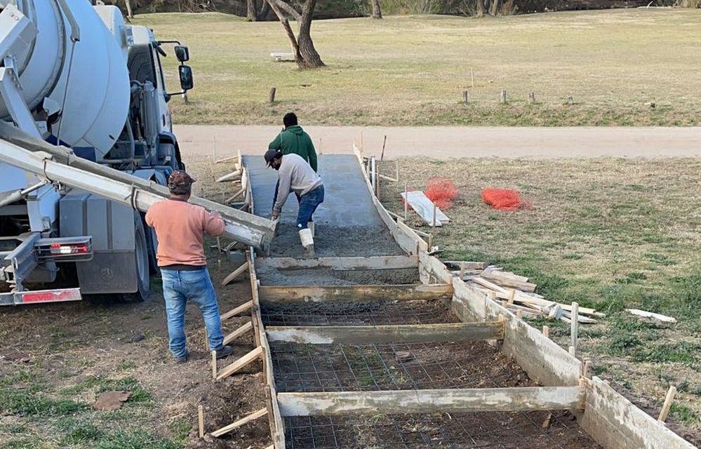 Se están construyendo desagües pluviales en la Costanera de Villa Nueva