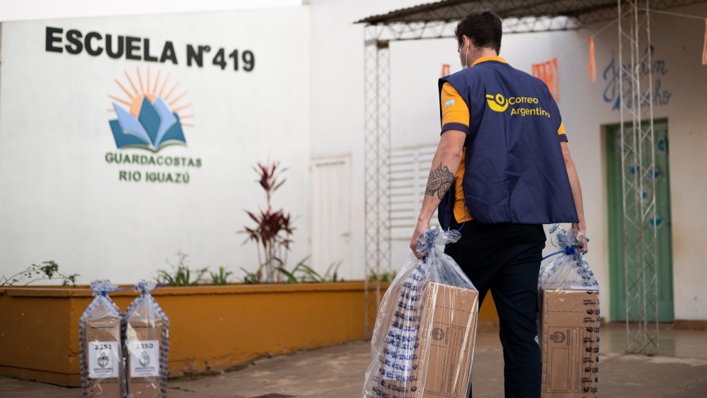 Comenzó el operativo para repartir más de 100.000 urnas en todo el país