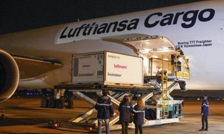 Llegó un cargamento de más de 800 mil dosis de AstraZeneca donadas por España