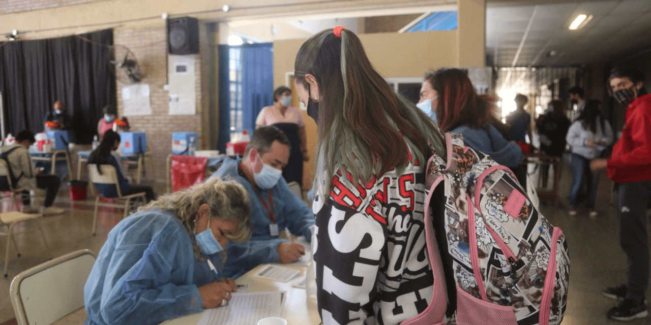 Comienza la vacunación de adolescentes de 12 y 13 años sin comorbilidades