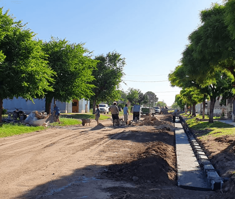 Bulnes: avanza la obra de pavimento y cordón cuneta