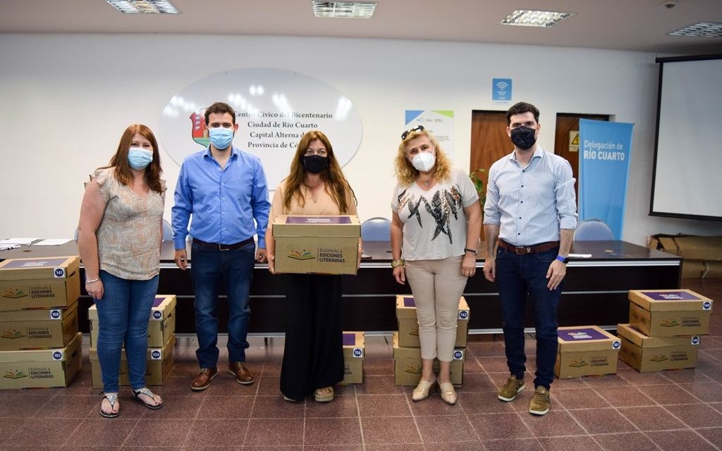 Se entregaron libros para las bibliotecas del Dpto. Río Cuarto