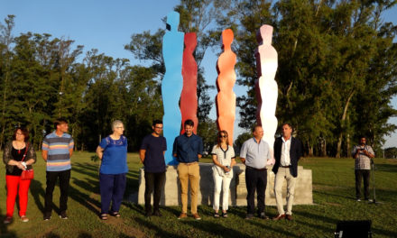 Charras: se inauguró escultura en homenaje a los inmigrantes