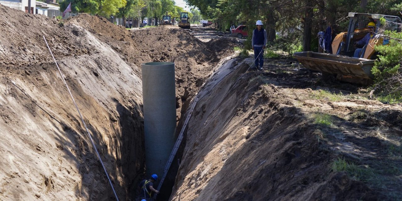 Colector Noreste: avanzan los trabajos para dotar de cloacas a 12 barrios de Banda Norte