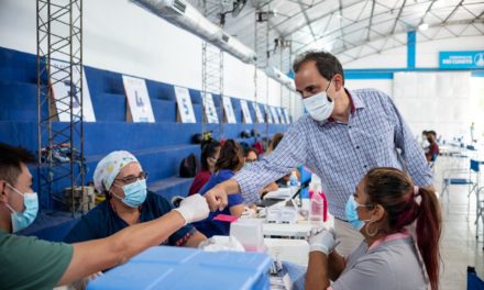 Río Cuarto: Llamosas visitó el vacunatorio, tras las mejoras en el Polideportivo N° 2