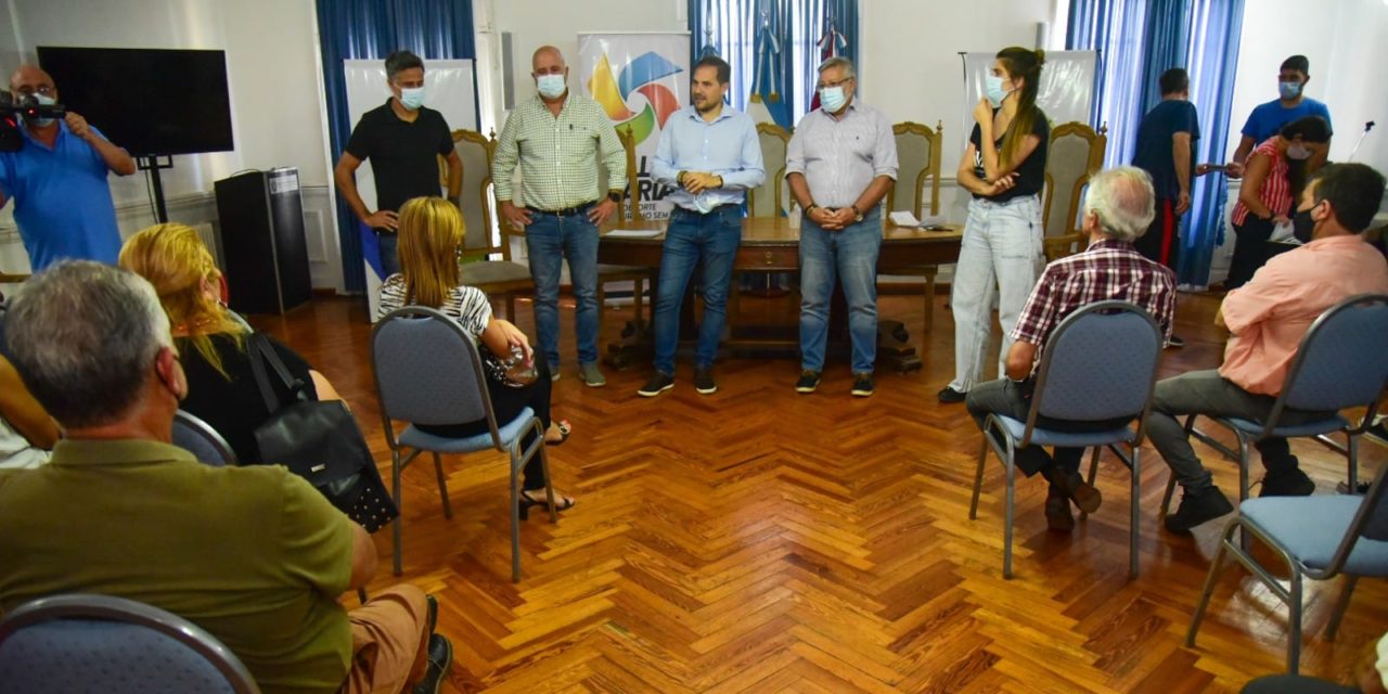 Villa María: El municipio hizo entrega de aportes a 29 instituciones que participan del Programa Clubes Verdes