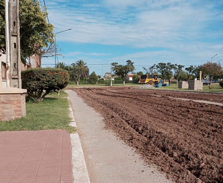 Italó: comenzó la obra de adoquinado frente a la Plaza Independencia