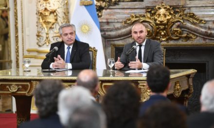 Fernández y Guzmán anunciaron un bono para monotributistas y jubilados