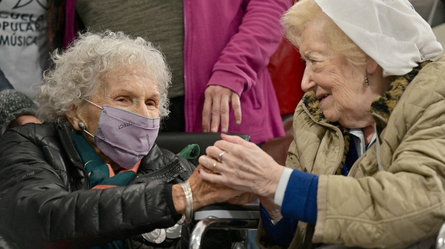 Emotivo homenaje en la ex ESMA para las Madres de Plaza de Mayo