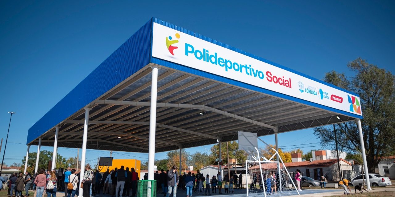 Río Cuarto: Schiaretti inauguró otro polideportivo social y entregó equipamiento médico