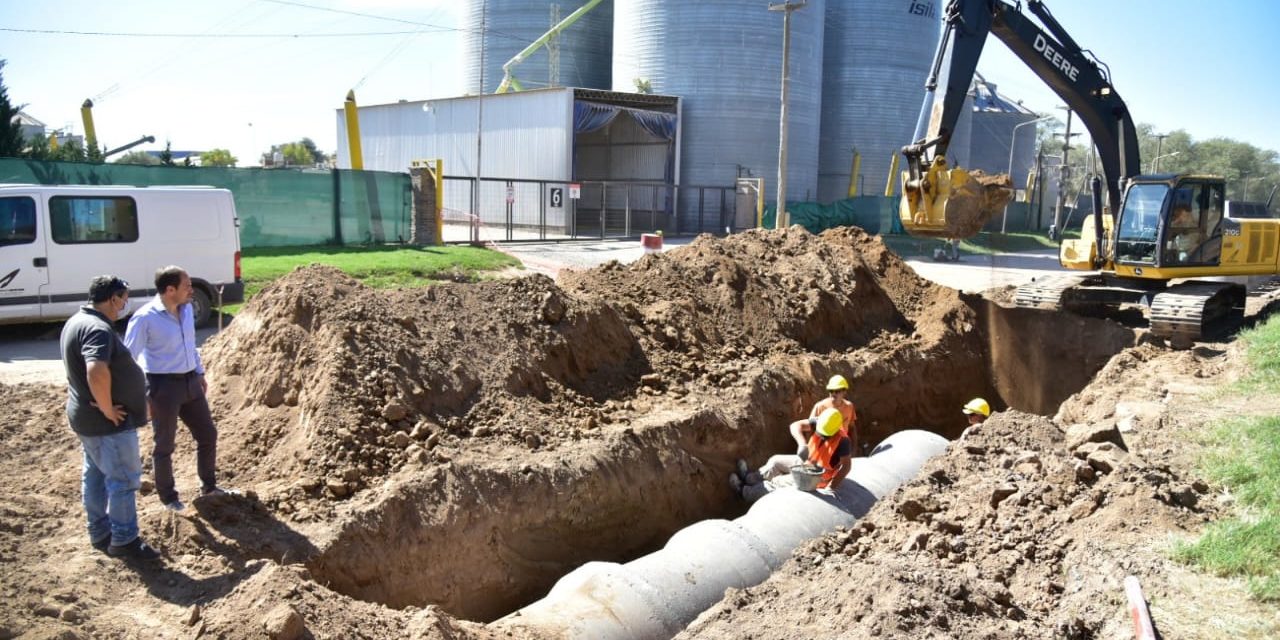 Avanzan las obras hídricas que complementarán la pavimentación y repavimentación de Bv. Alvear en Villa María