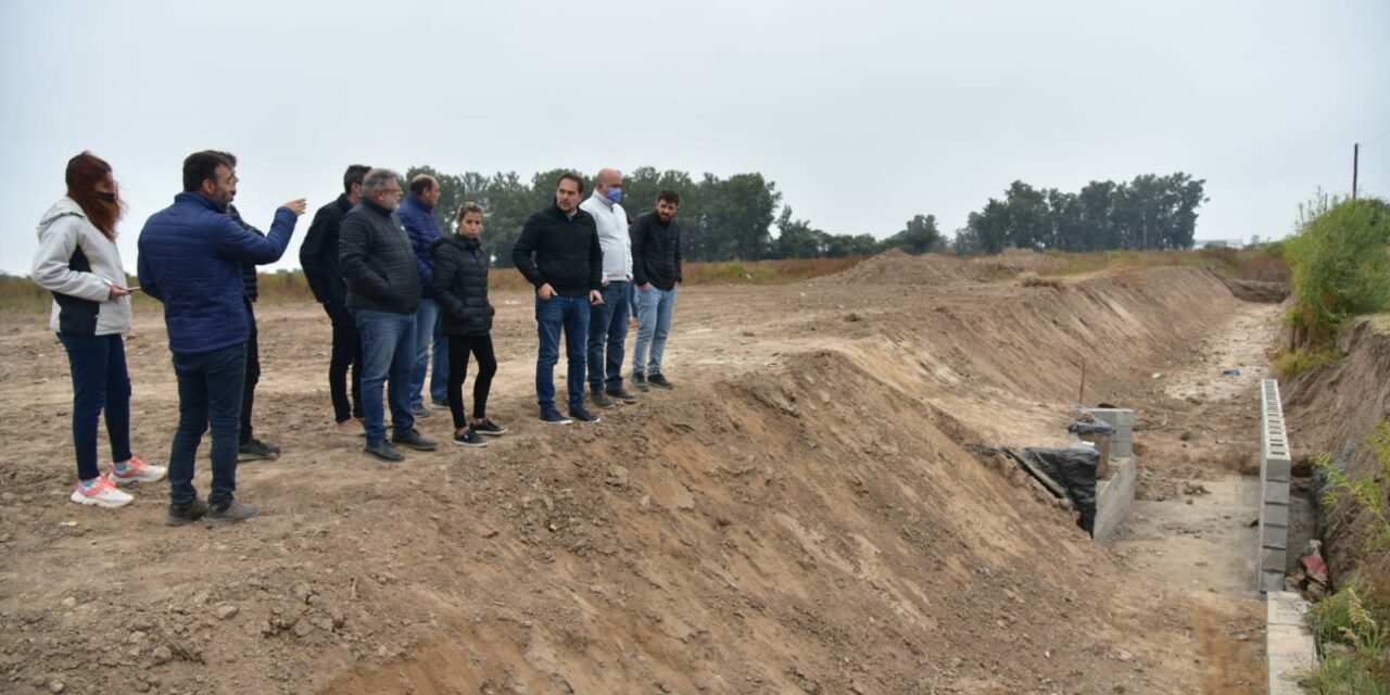 Villa María: Gill supervisó las obras del nuevo desagüe pluvial de barrio Parque Norte