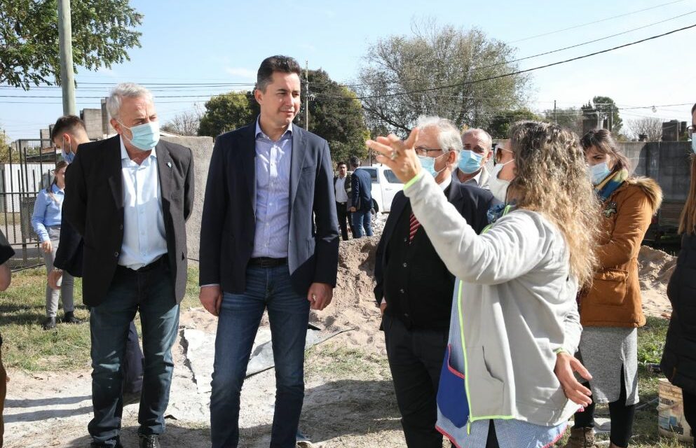 Huinca Renancó: Calvo recorrió la obra de ampliación en un jardín de infantes