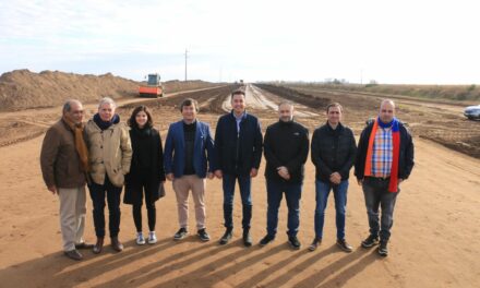 Manuel Calvo recorrió la obra de pavimentación de la RP10 en el sur provincial