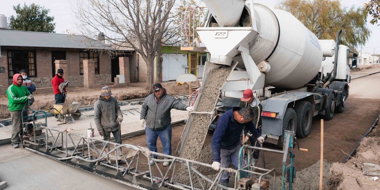 Río Cuarto: avanzan los trabajos de pavimentación en el sur de la ciudad