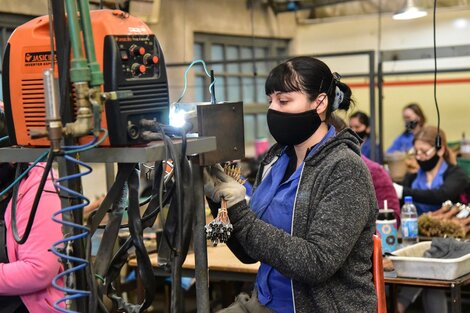 Las mujeres de menores ingresos, las más excluidas del mercado laboral