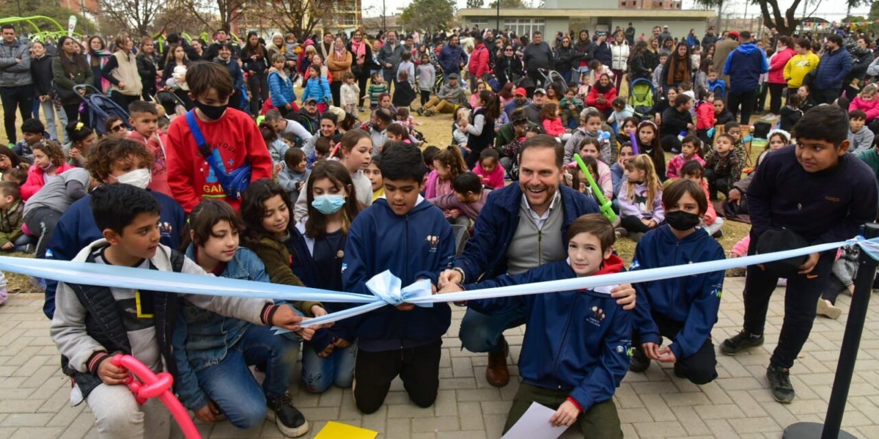 Cientos de niñas y niños disfrutaron del nuevo sector de juegos del Pereira y Domínguez