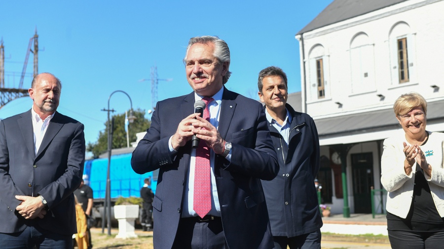 Junto a Massa, Fernández dijo que «no van a doblegar la decisión» del Gobierno