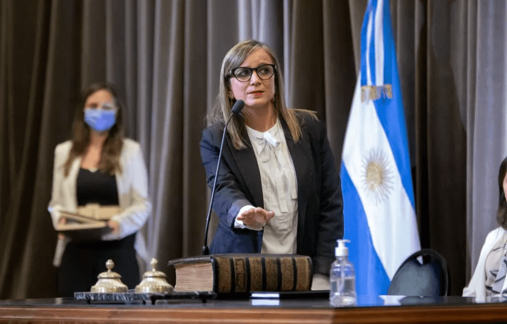 Tras la salida de Cardozo, juró como ministra de Salud Gabriela Barbás