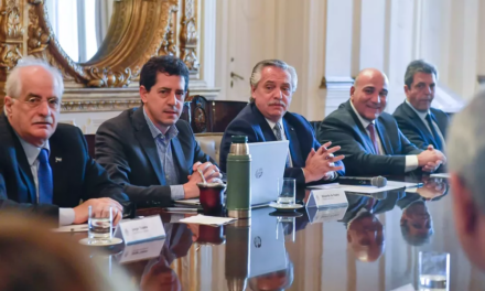 Con Fernández a la cabeza, el gabinete evaluó los “avances de cada área”