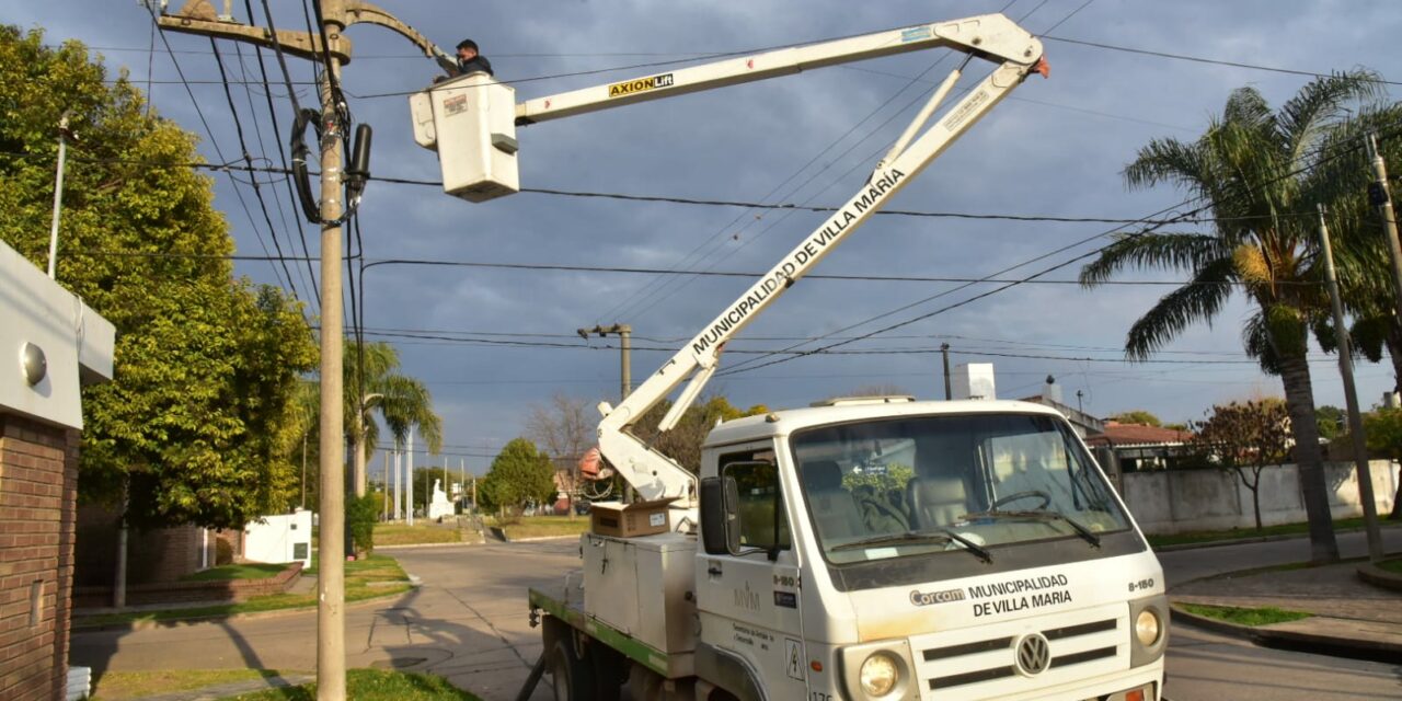 Villa María: El municipio recambia más de 70 luminarias led en barrios Santa Ana y Vista Verde