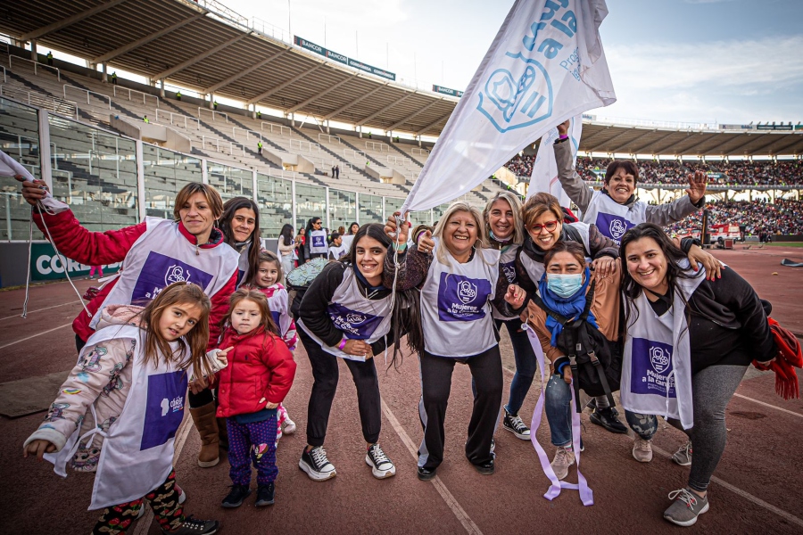 Mujeres a la cancha: cerca de 1.000 futbolistas celebraron su día en el Kempes