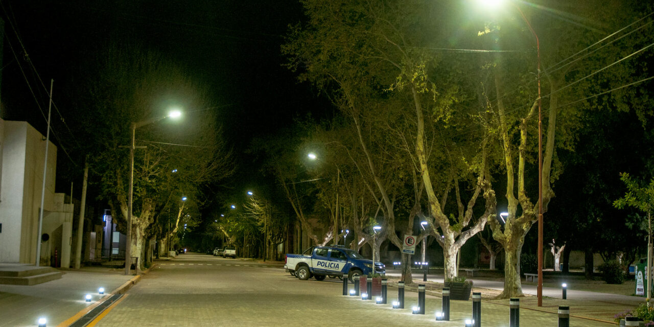 Canals: nuevas luminarias y juegos infantiles en la Plaza Argentina