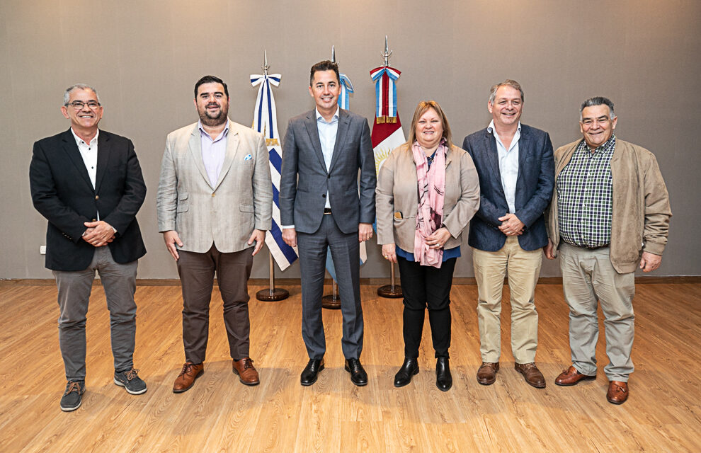 Calvo presentó el modelo de transformación digital de Córdoba a intendentes de Uruguay