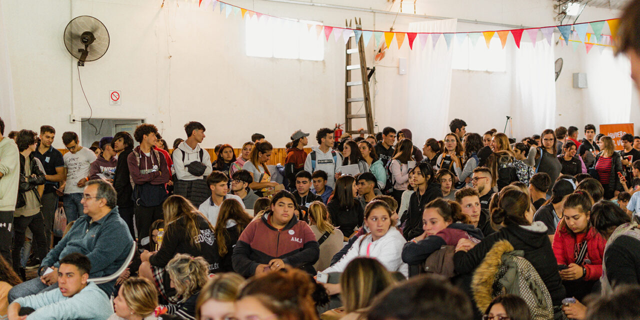 La UNRC llevó su oferta académica a la Feria de carreras de Macachín