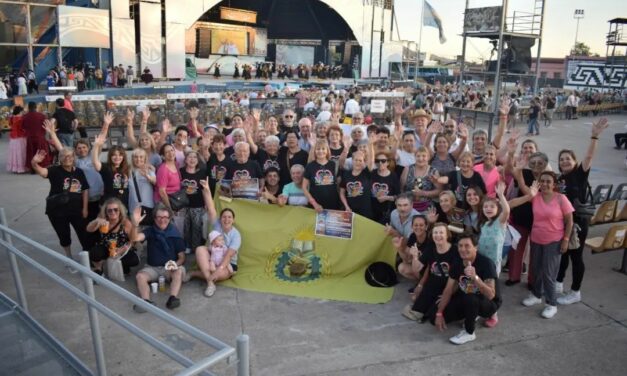 Cosquín: El taller Municipal de Danzas de Laboulaye participó en el «Abuelazo»