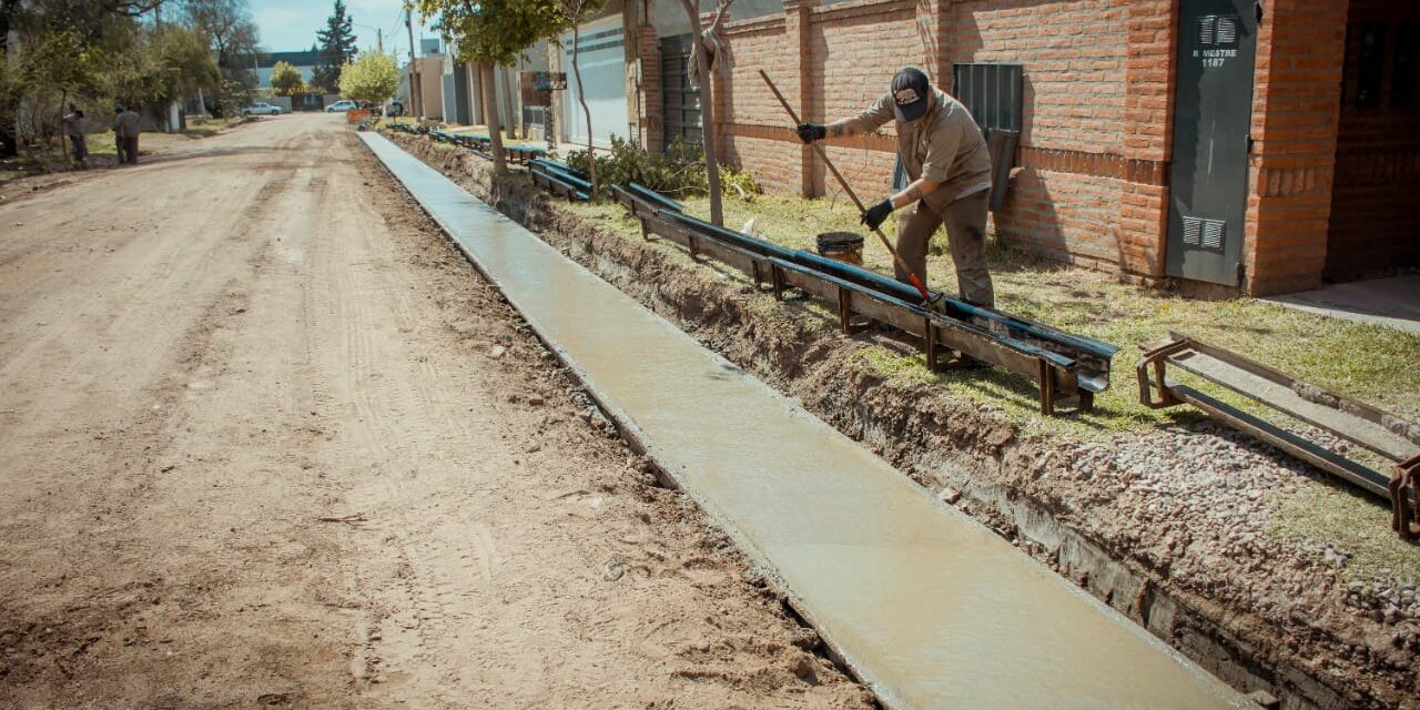 Río Tercero: avanza la obra de cordón cuneta y badenes