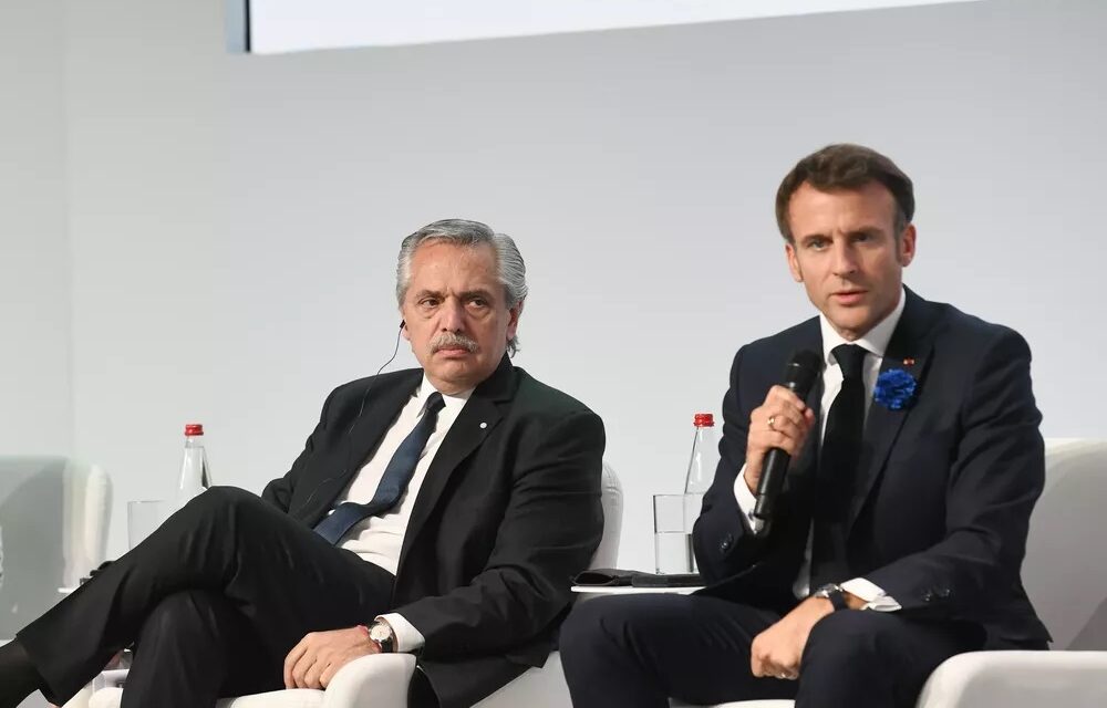 Fernández en París: “No podemos quedarnos sin proponer negociación por la paz”