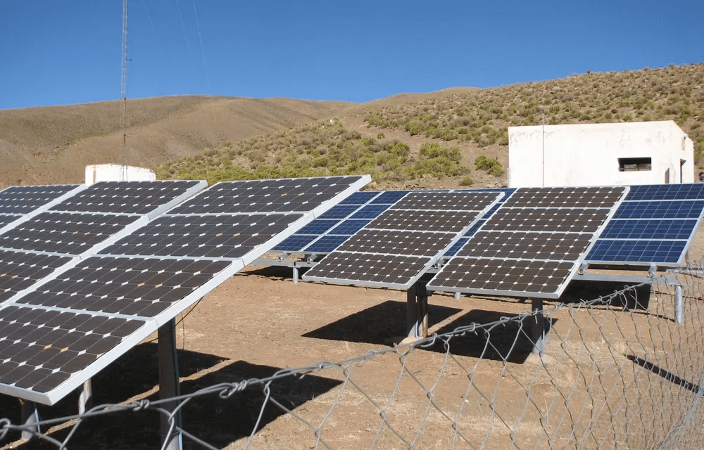 Adjudican la adquisición de paneles solares para 494 centros de salud rurales