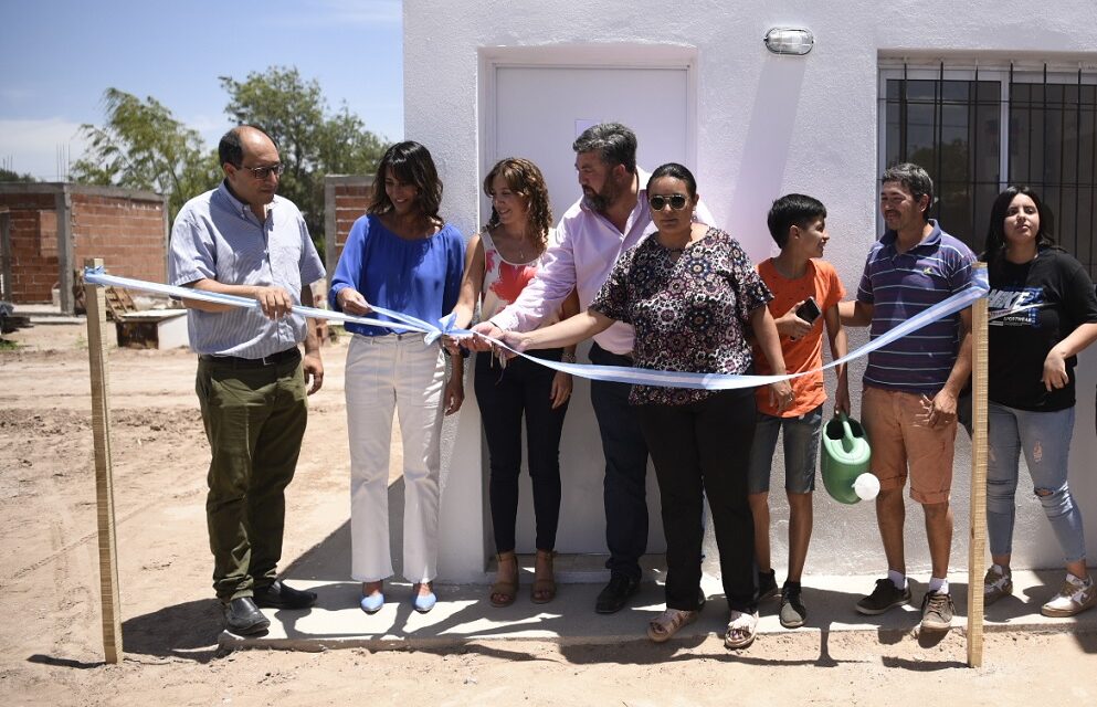 Ucacha: se entregaron ocho nuevas viviendas