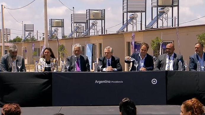 El Presidente encabezó la entrega de viviendas en San Luis: “Las familias encuentran un futuro de dignidad”