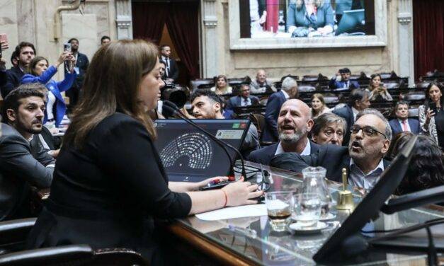 Diputados del Frente de Todos repudiaron el gesto de Ritondo al finalizar la sesión