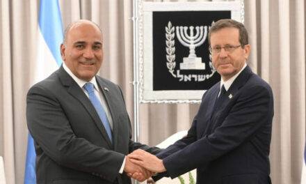 Juan Manzur fue recibido por el presidente israelí Isaac Herzog 