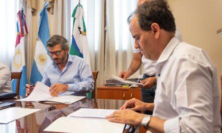 Río Cuarto: Llamosas firmó un convenio con Bio4 para que los autos municipales funcionen con bioetanol