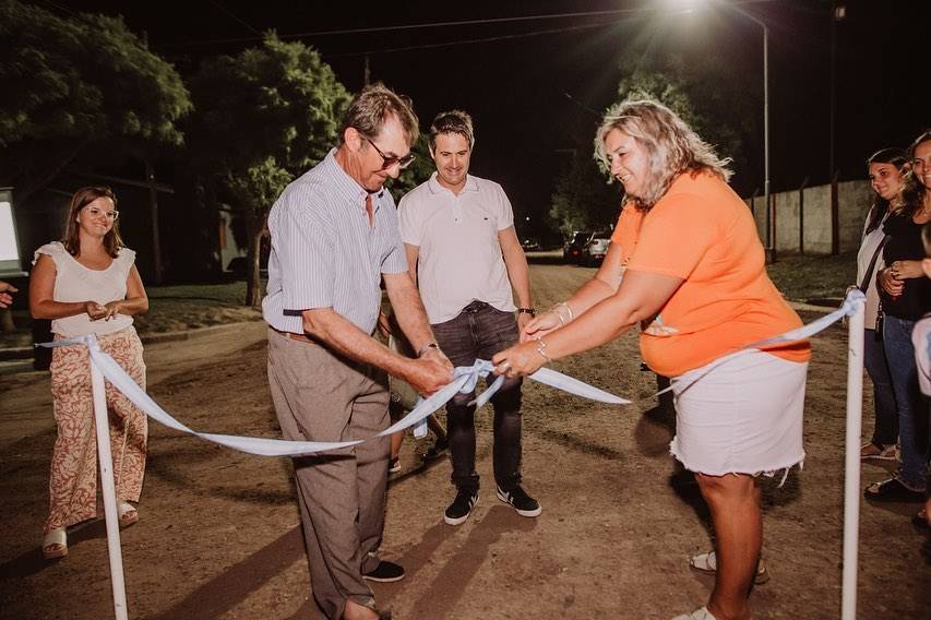 General Cabrera: Con una inversión de casi $5 millones se inauguró la obra de cordón cuneta en Barrio Argentino