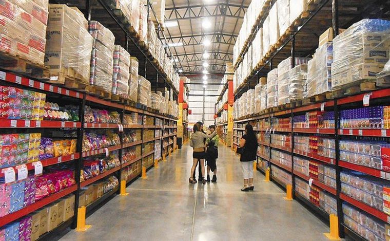 Los precios mayoristas subieron 6,1% en diciembre y 94,8% en el 2022