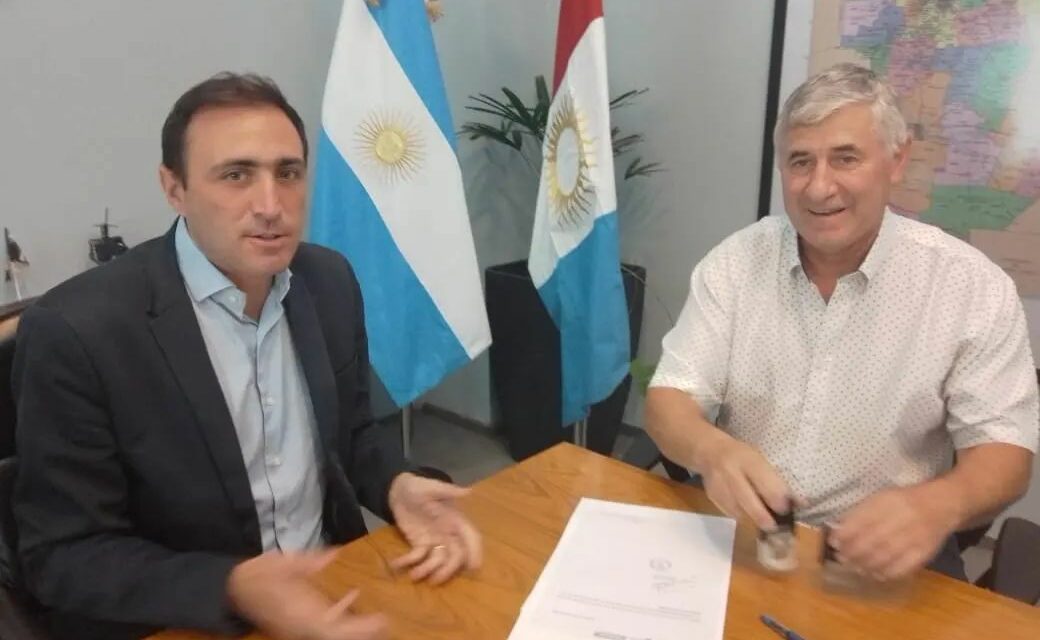 Se realizó la entrega de la escritura del Dispensario Municipal de San Basilio