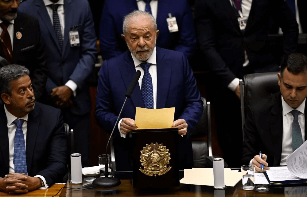 Lula asumió la Presidencia de Brasil tras prestar juramento en el Congreso