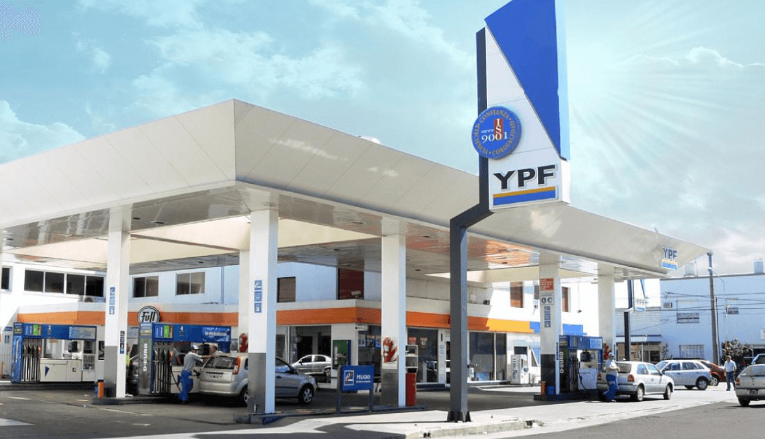 YPF se sumó al aumento del 4% en los combustibles