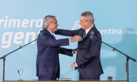 El Presidente le tomó juramento a Agustín Rossi como nuevo jefe de Gabinete